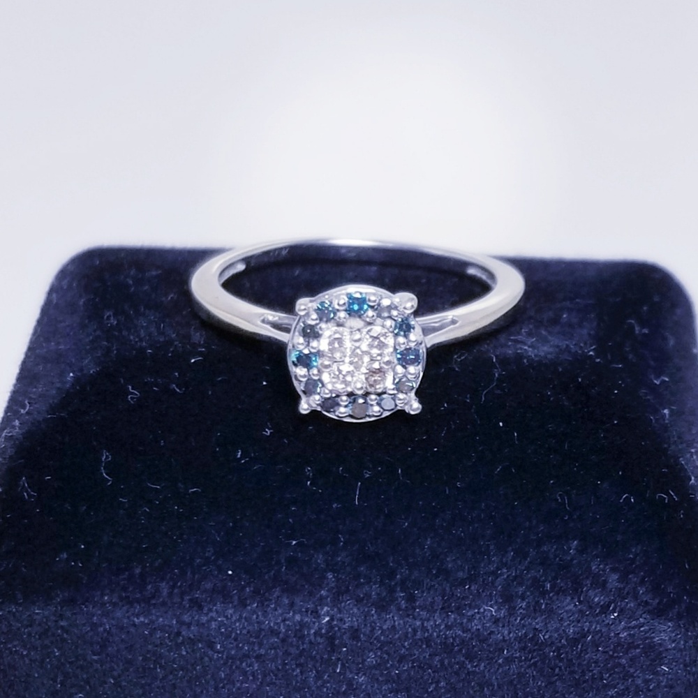 10k white gold blue & white diamond halo ring